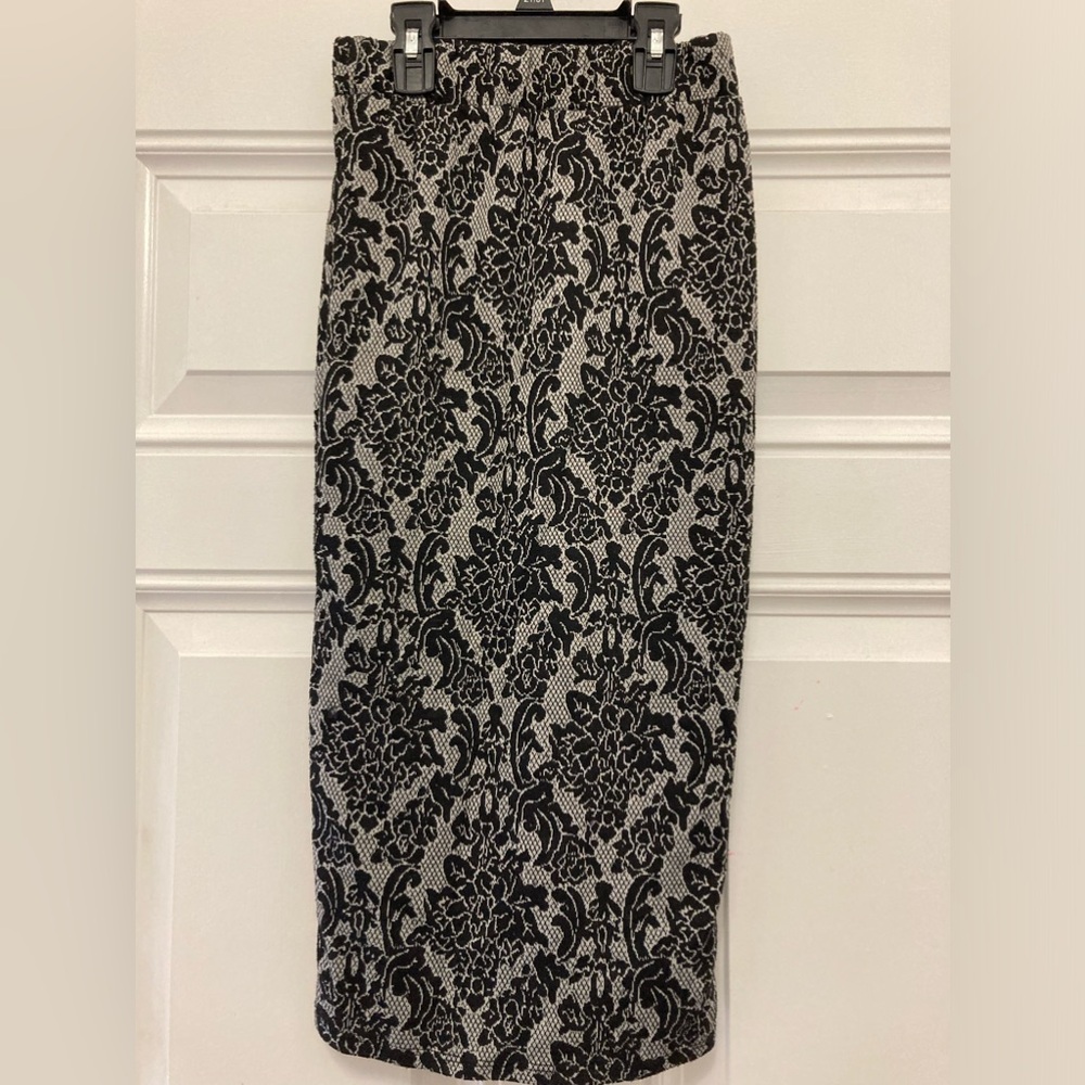 Stretchable Daily Specials skirt